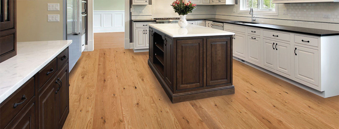 Landhausdielen wurden in einer Küche verlegt.